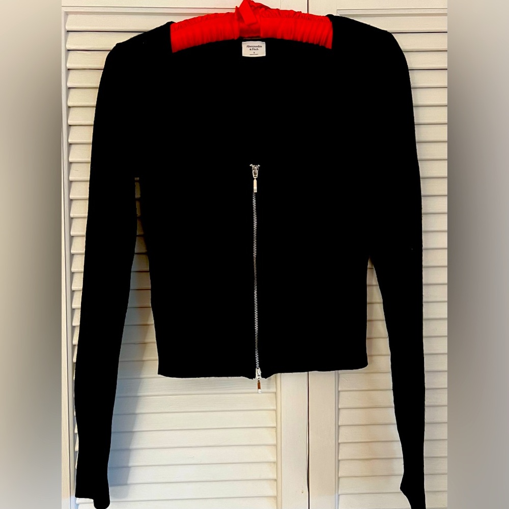 Abercrombie & Fitch black front zip sweater. Size small
